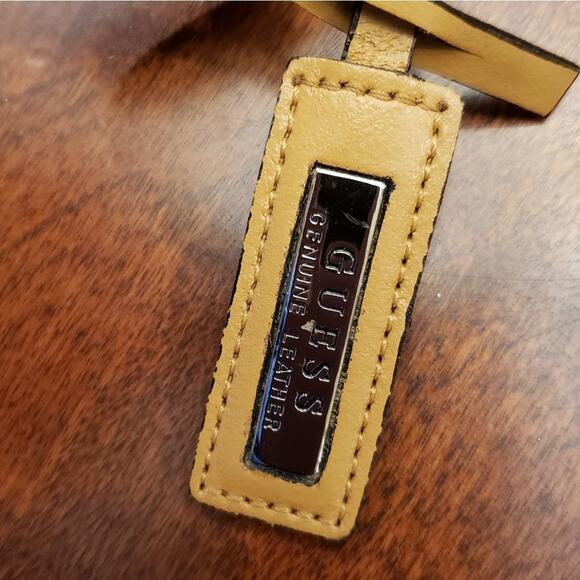VINTAGE new no tags rare emblem GUESS leather shoulder bag - Picture 4 of 8